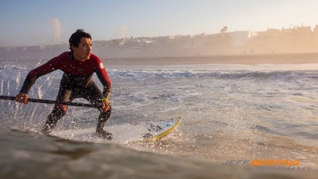  paddle surf avec vagues 